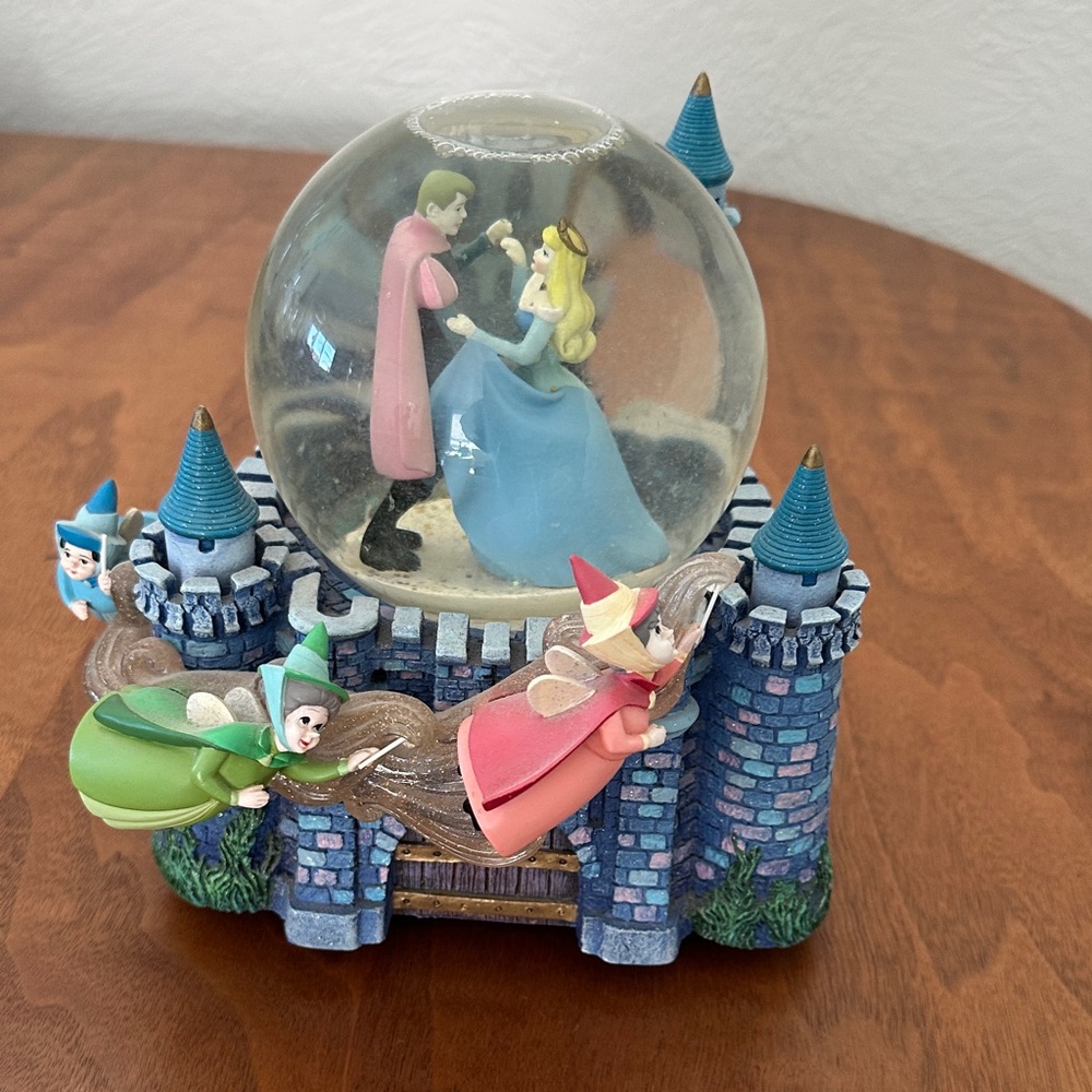 Vintage RETIRED Disney Sleeping Beauty Castle Snow Globe